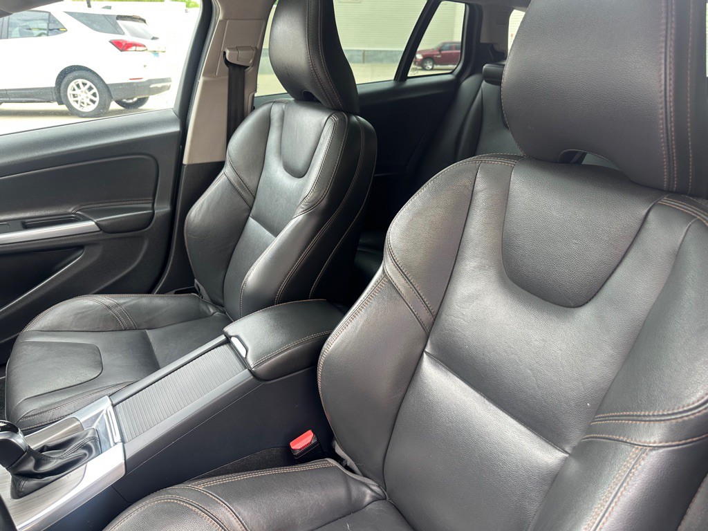 2016 Volvo V60 Image 16
