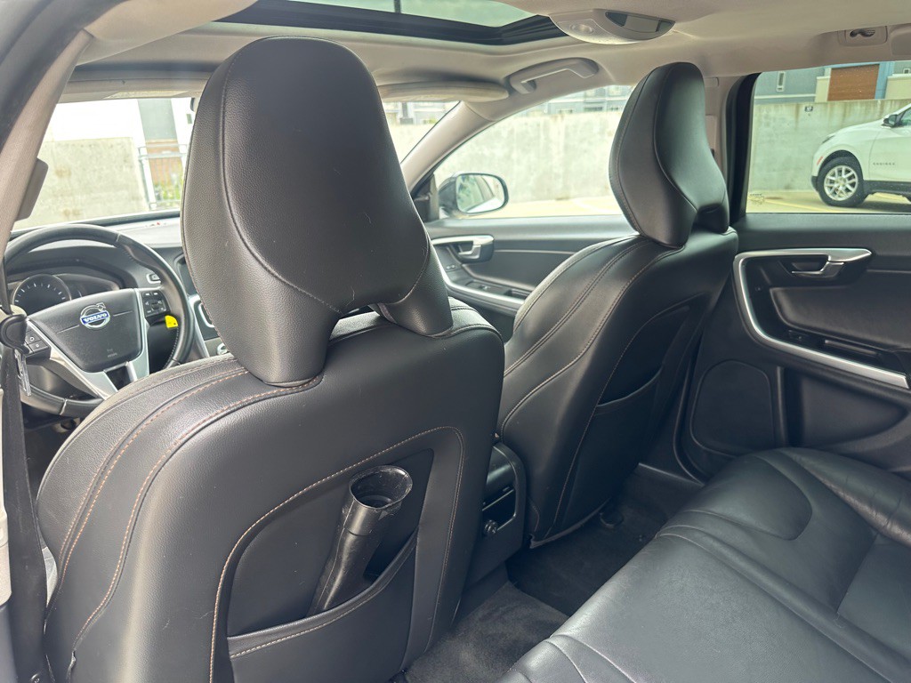 2016 Volvo V60 Image 17