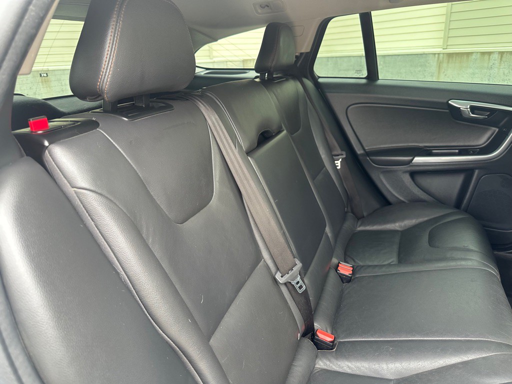 2016 Volvo V60 Image 22