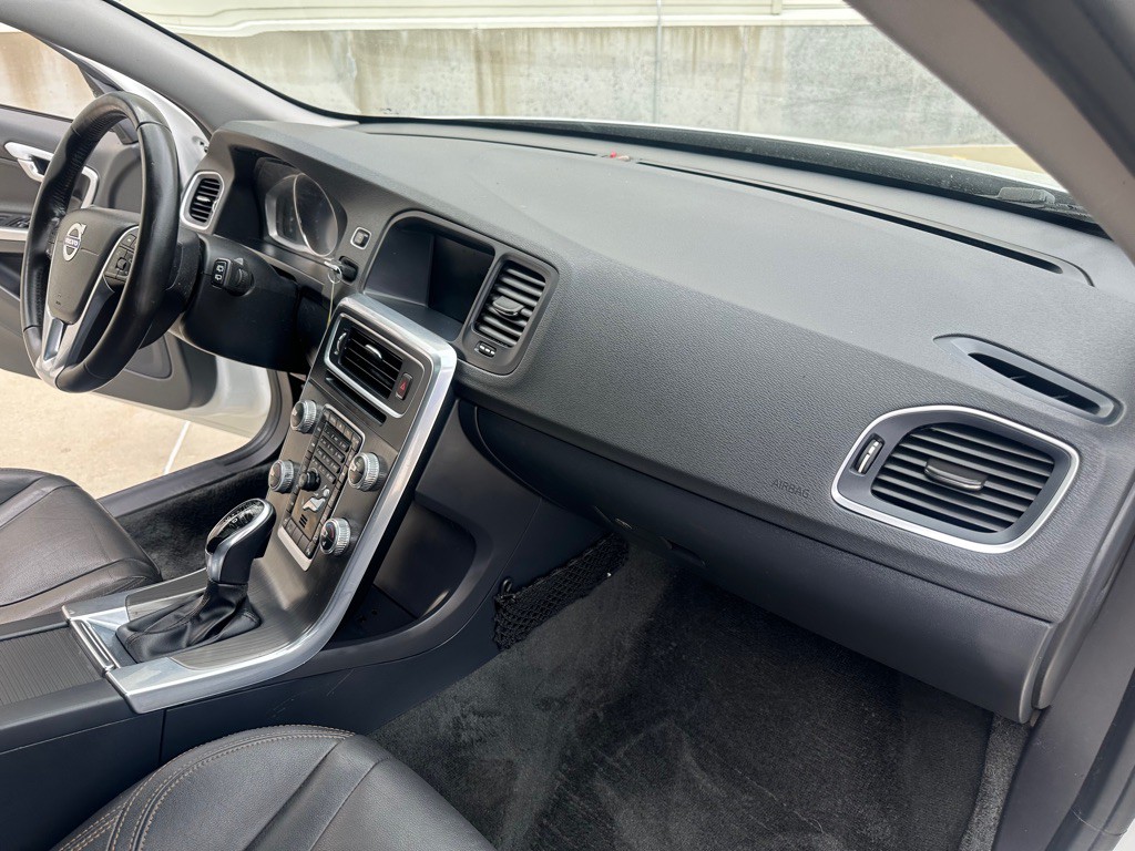 2016 Volvo V60 Image 23