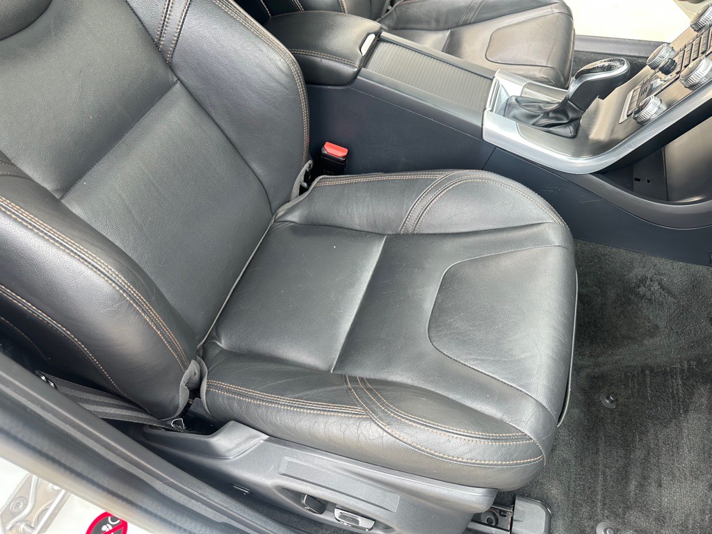 2016 Volvo V60 Image 25
