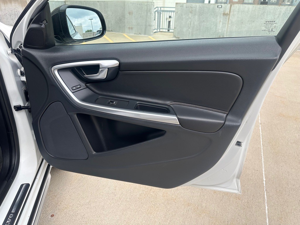 2016 Volvo V60 Image 27