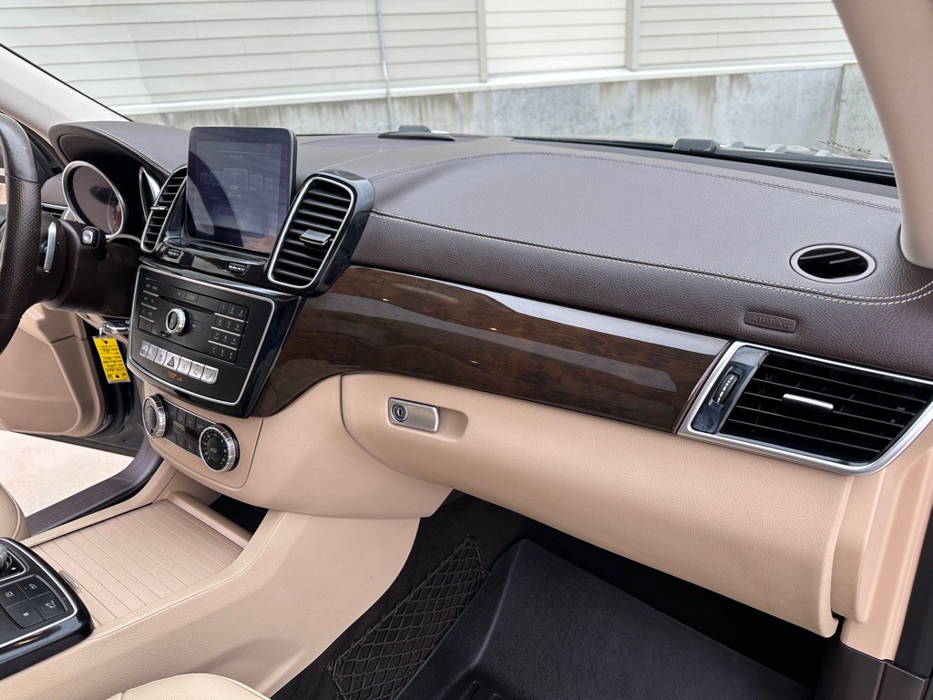2017 Mercedes-Benz GLS-Class Image 26