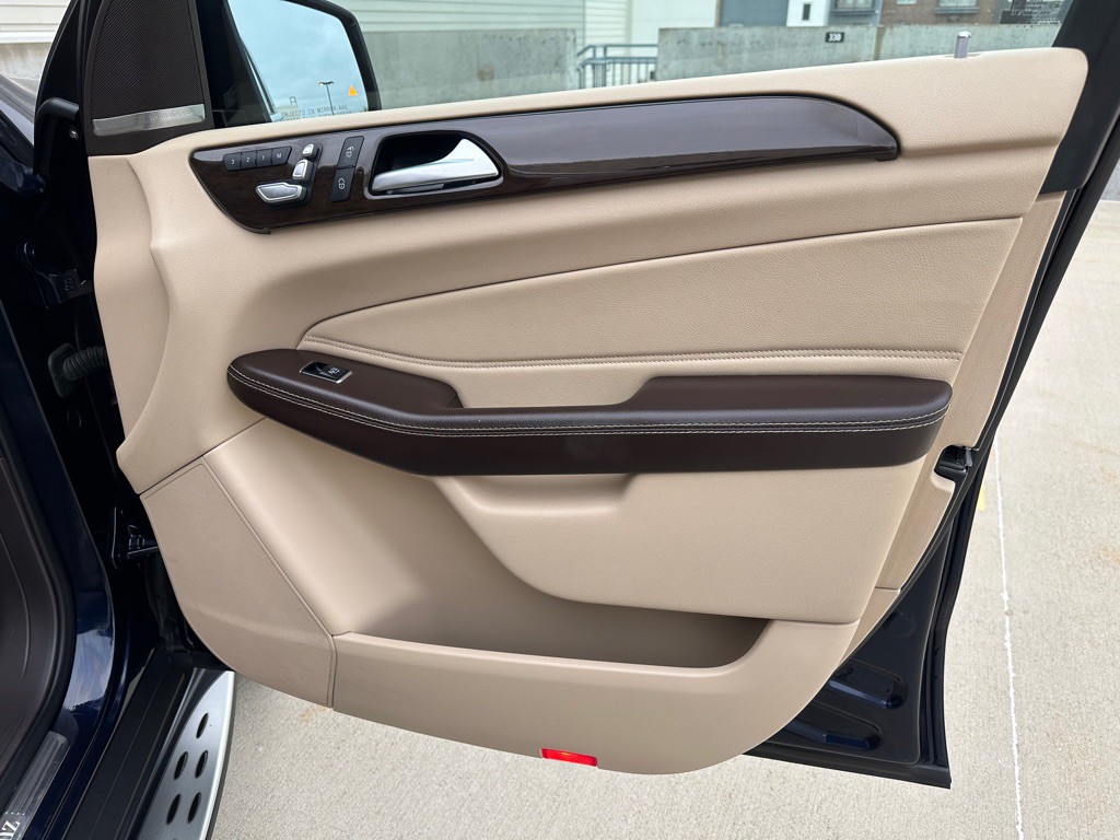 2017 Mercedes-Benz GLS-Class Image 27