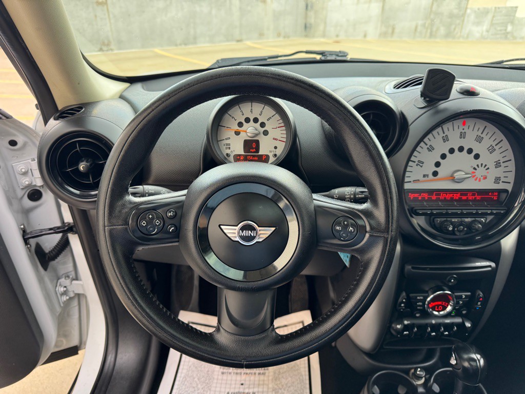 2014 MINI Cooper Image 14