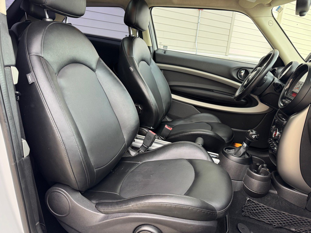 2014 MINI Cooper Image 24