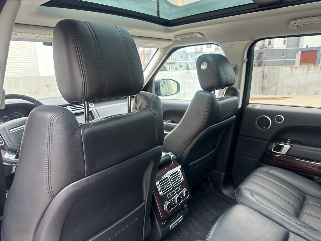 2015 Land Rover Range Rover Image 16