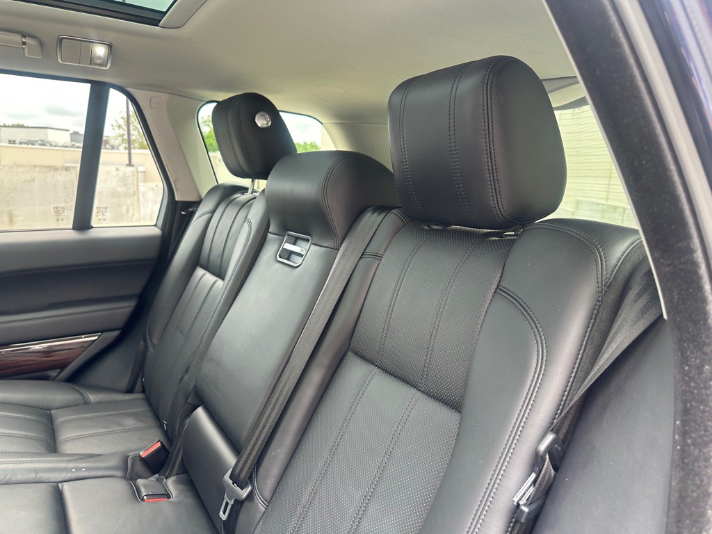 2015 Land Rover Range Rover Image 18