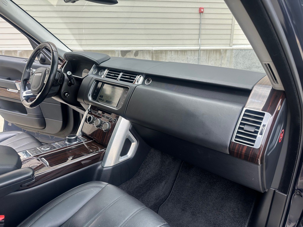 2015 Land Rover Range Rover Image 24