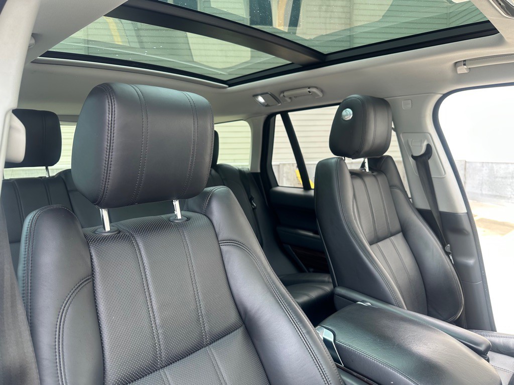 2015 Land Rover Range Rover Image 28