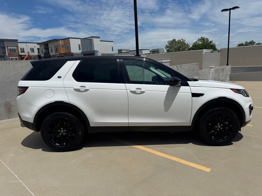 2016 Land Rover Discovery Sport Image 2