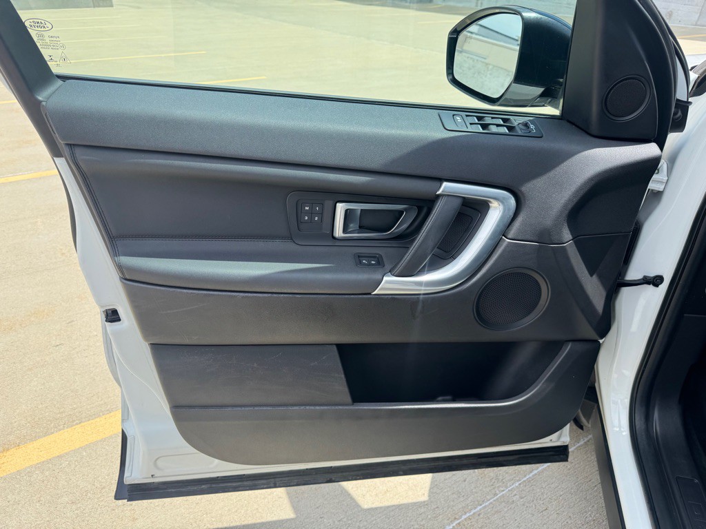 2016 Land Rover Discovery Sport Image 10