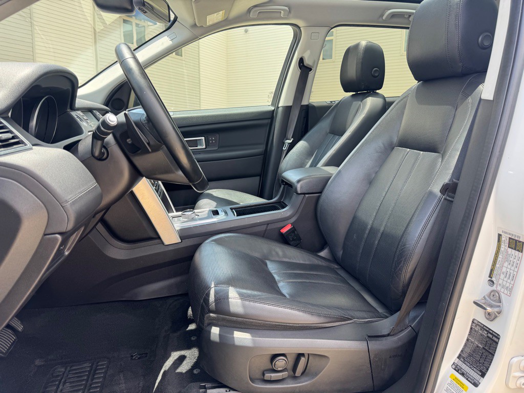 2016 Land Rover Discovery Sport Image 12