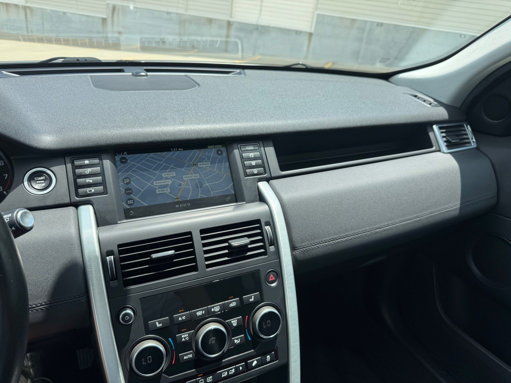 2016 Land Rover Discovery Sport Image 17