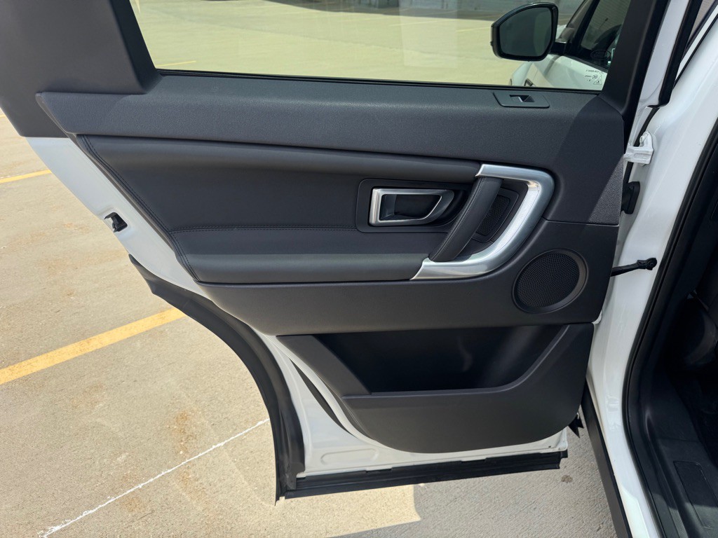2016 Land Rover Discovery Sport Image 24