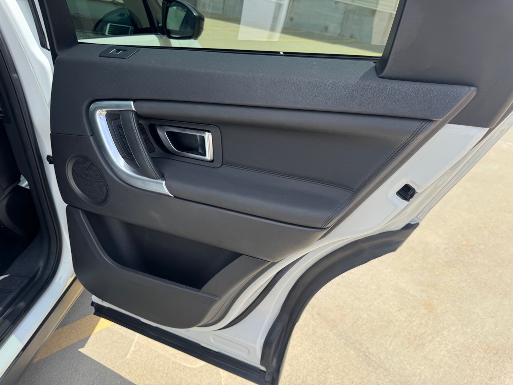 2016 Land Rover Discovery Sport Image 28