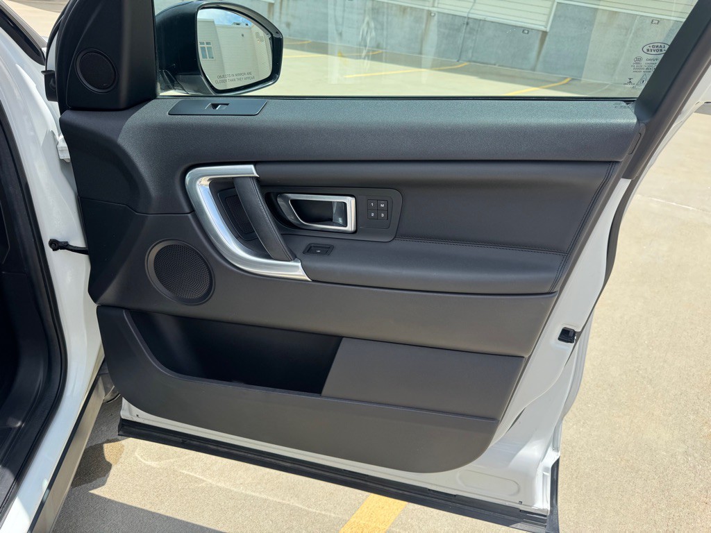 2016 Land Rover Discovery Sport Image 30