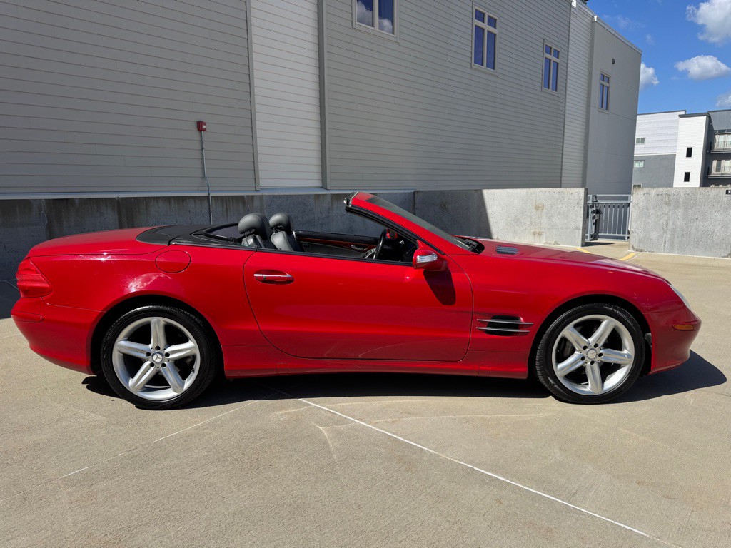 2005 Mercedes-Benz SL-Class Image 2