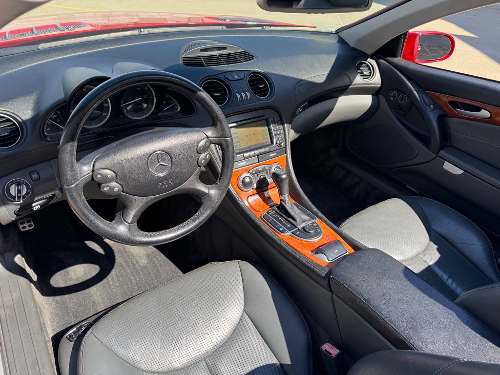 2005 Mercedes-Benz SL-Class Image 10