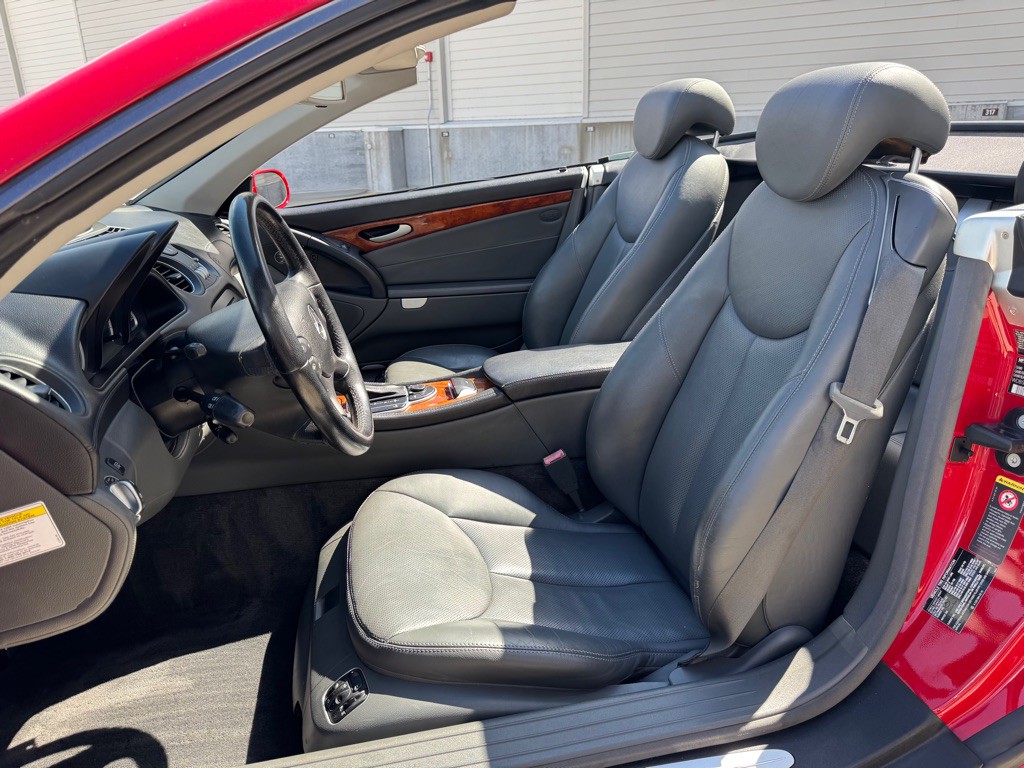 2005 Mercedes-Benz SL-Class Image 11
