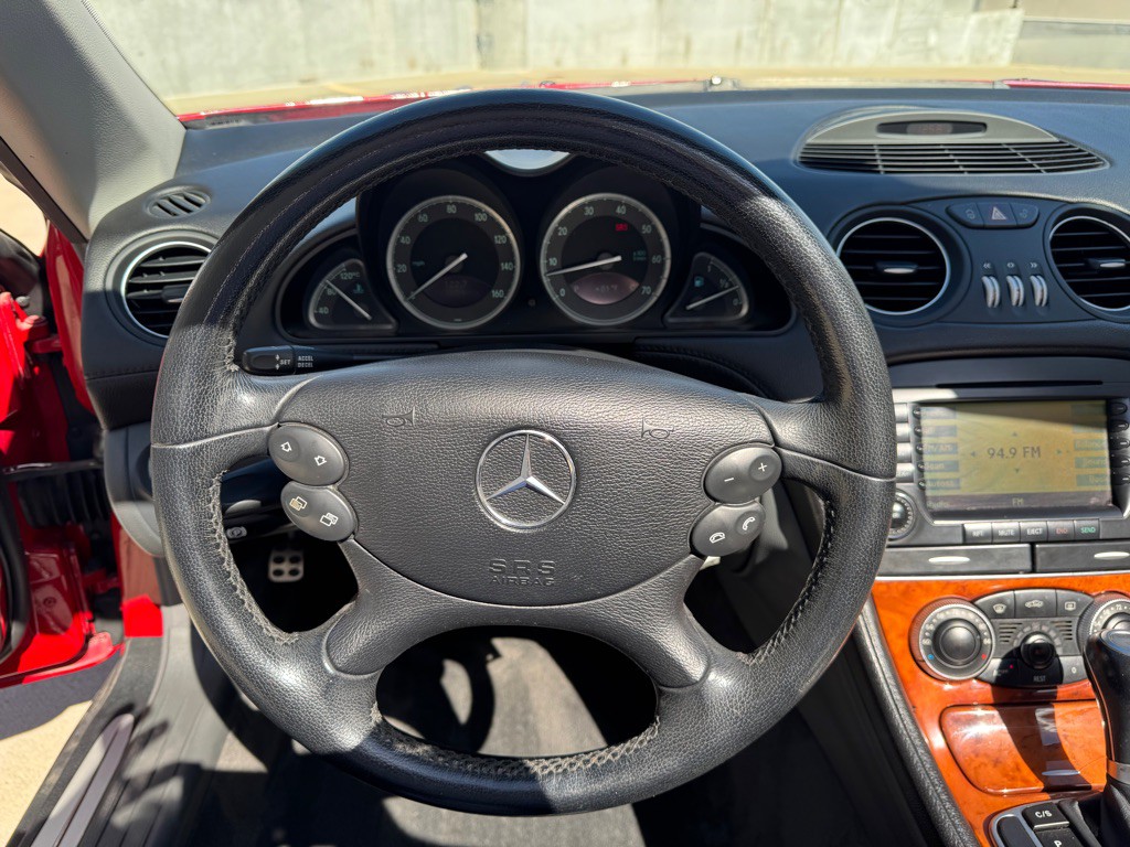 2005 Mercedes-Benz SL-Class Image 12