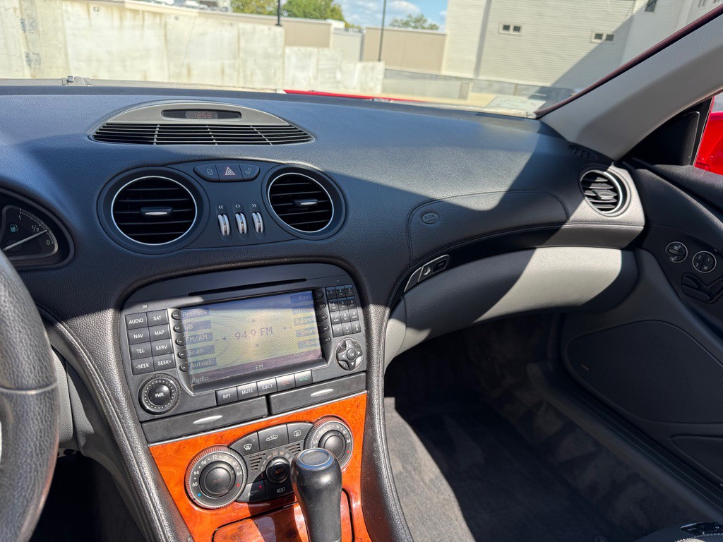 2005 Mercedes-Benz SL-Class Image 14