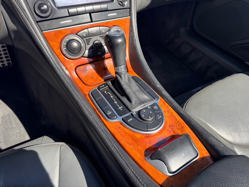 2005 Mercedes-Benz SL-Class Image 15