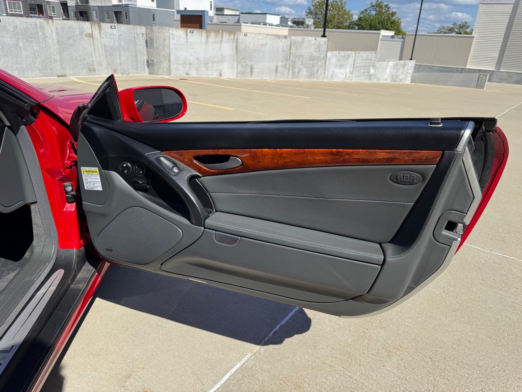 2005 Mercedes-Benz SL-Class Image 18