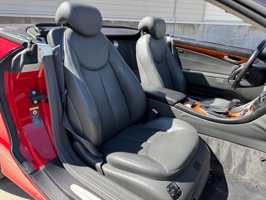 2005 Mercedes-Benz SL-Class Image 20