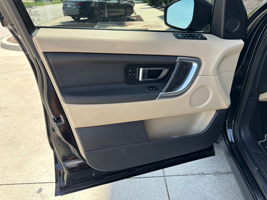 2016 Land Rover Discovery Sport Image 9