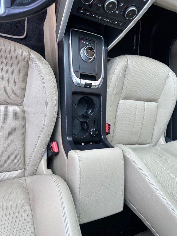 2016 Land Rover Discovery Sport Image 12