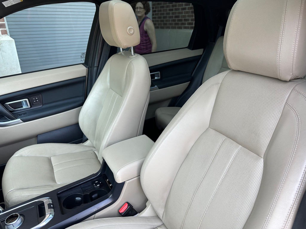2016 Land Rover Discovery Sport Image 14