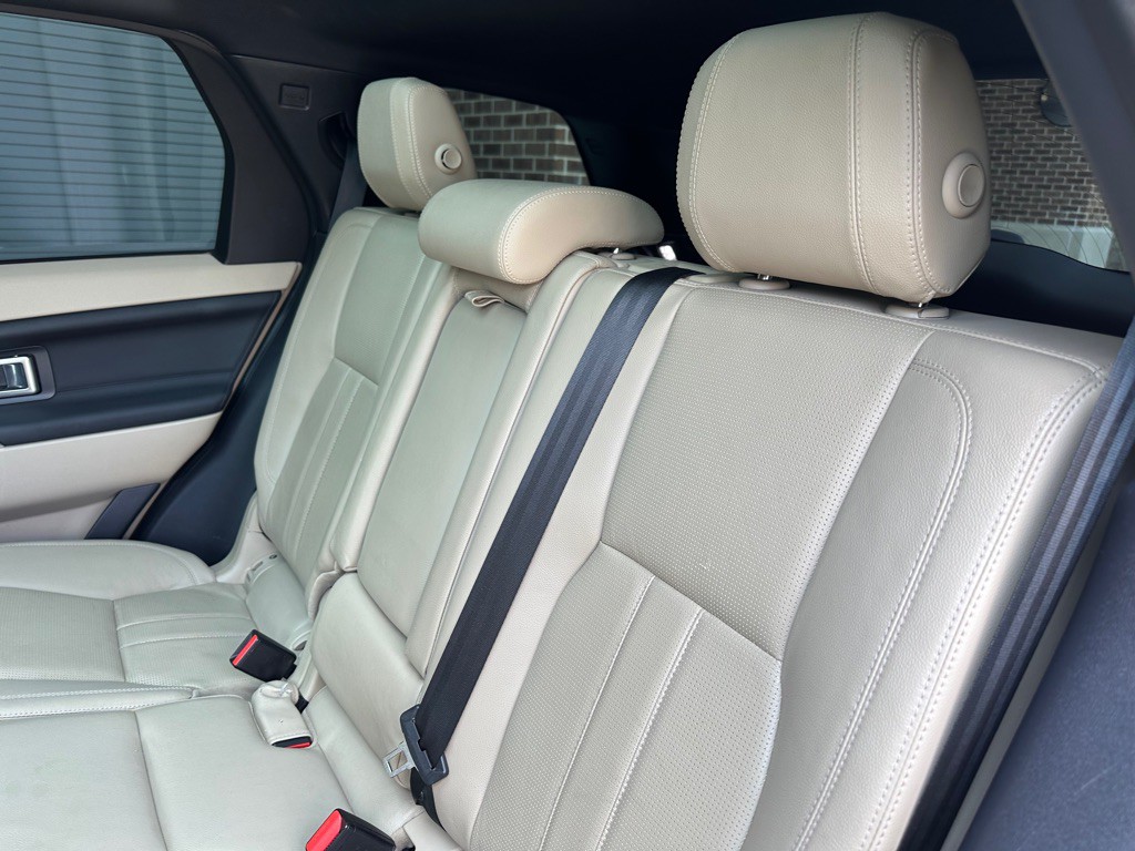 2016 Land Rover Discovery Sport Image 18