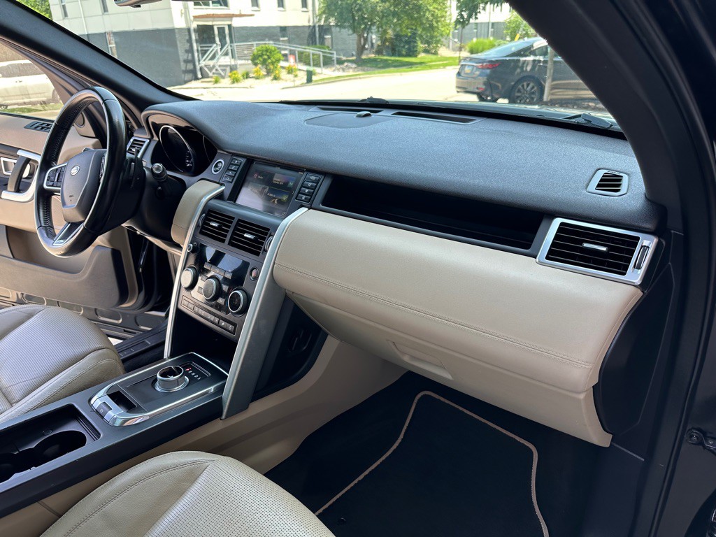 2016 Land Rover Discovery Sport Image 23