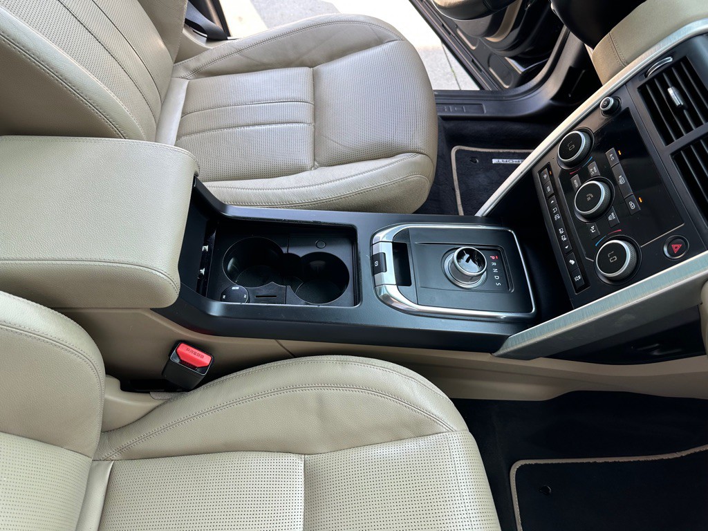 2016 Land Rover Discovery Sport Image 24
