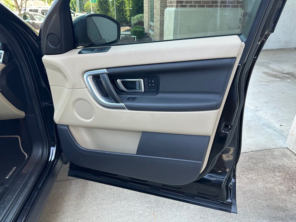 2016 Land Rover Discovery Sport Image 28