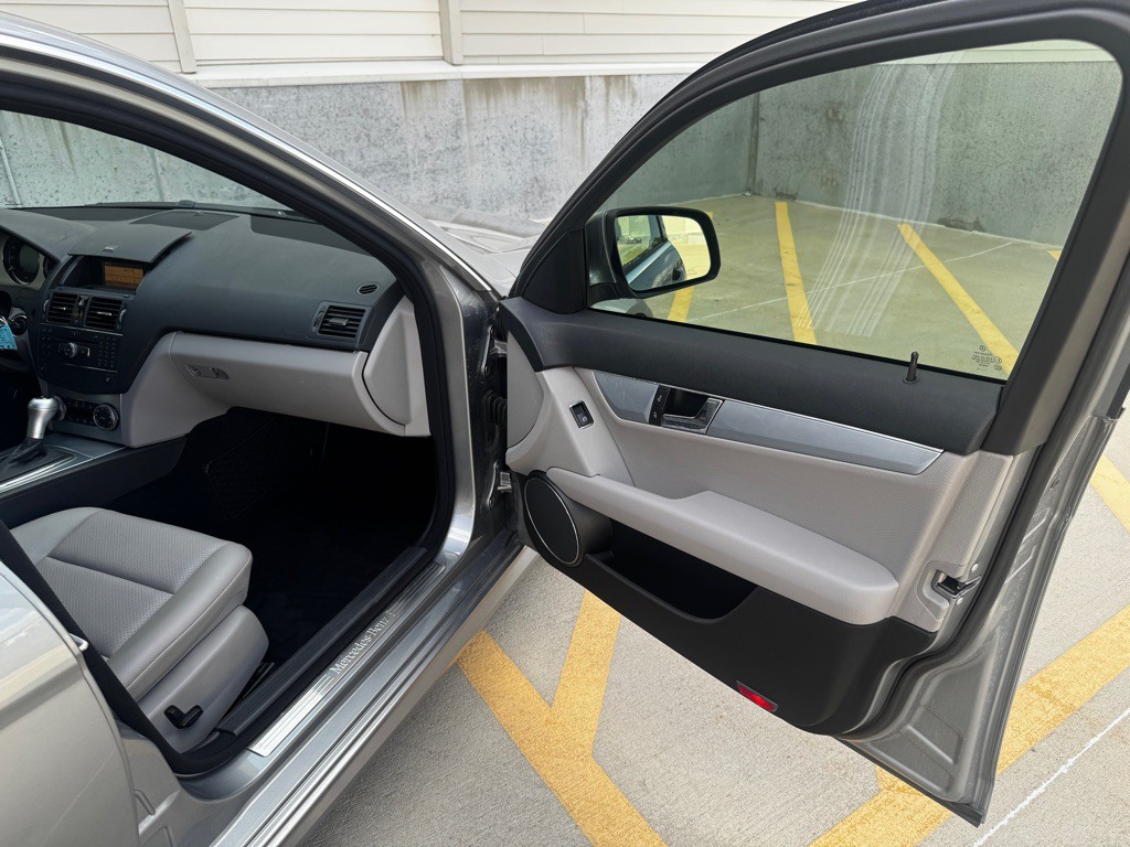 2008 Mercedes-Benz C-Class Image 19