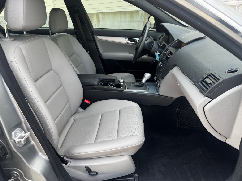 2008 Mercedes-Benz C-Class Image 21