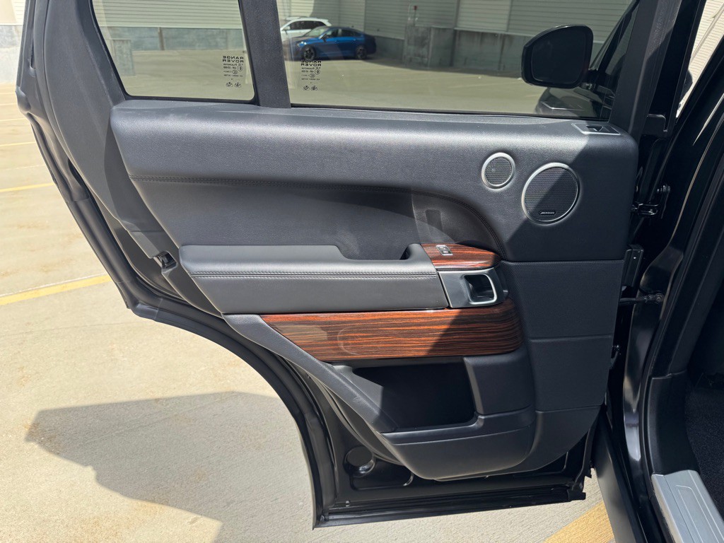 2014 Land Rover Range Rover Image 21