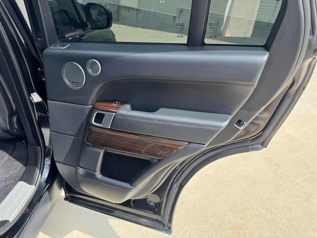 2014 Land Rover Range Rover Image 24