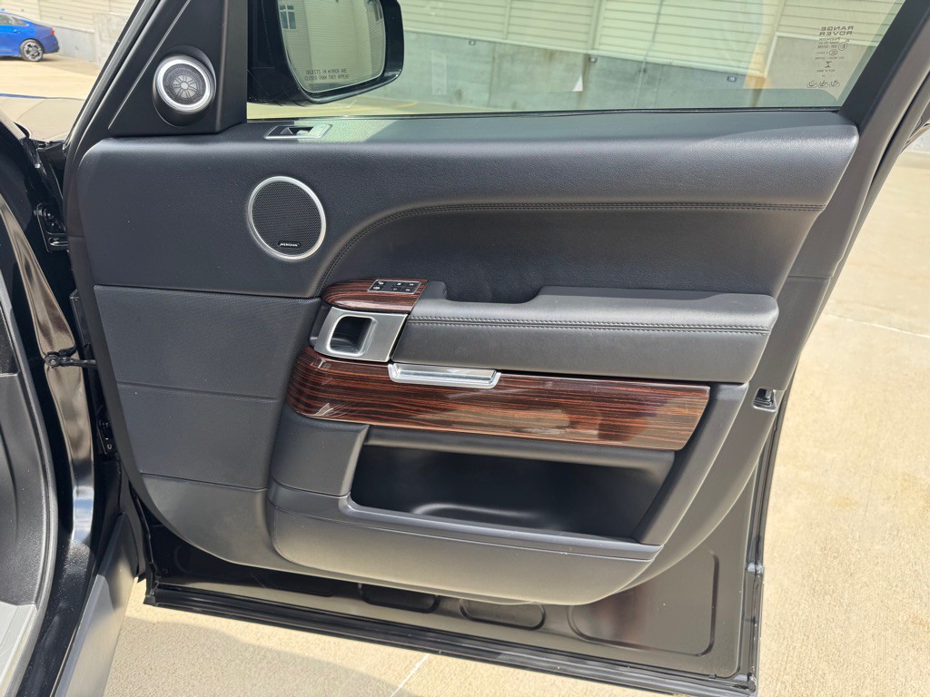 2014 Land Rover Range Rover Image 26