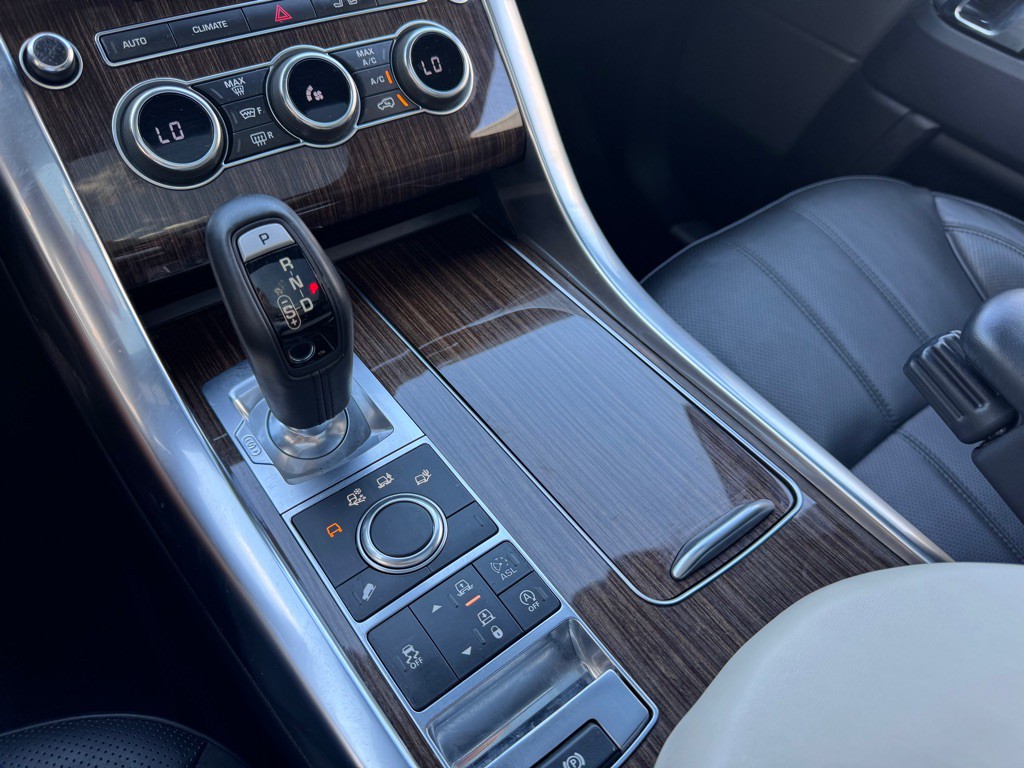 2015 Land Rover Range Rover Sport Image 21