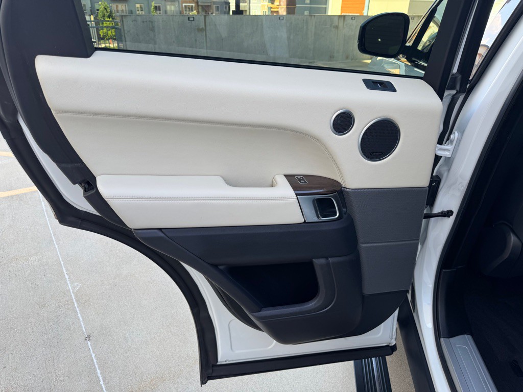2015 Land Rover Range Rover Sport Image 24