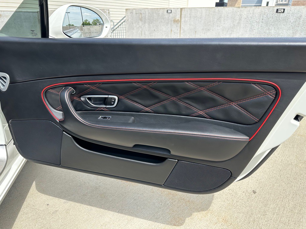 2011 Bentley Continental Image 27