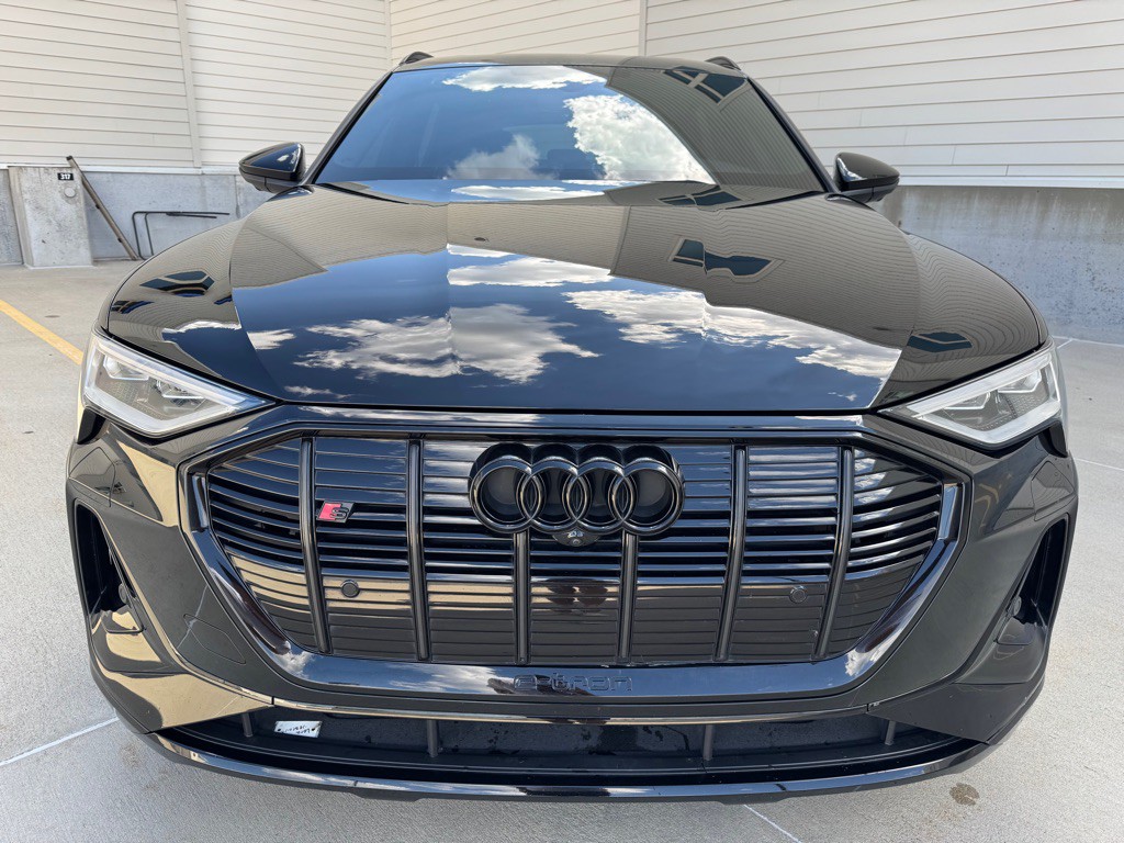2022 Audi E-tron S Image 2