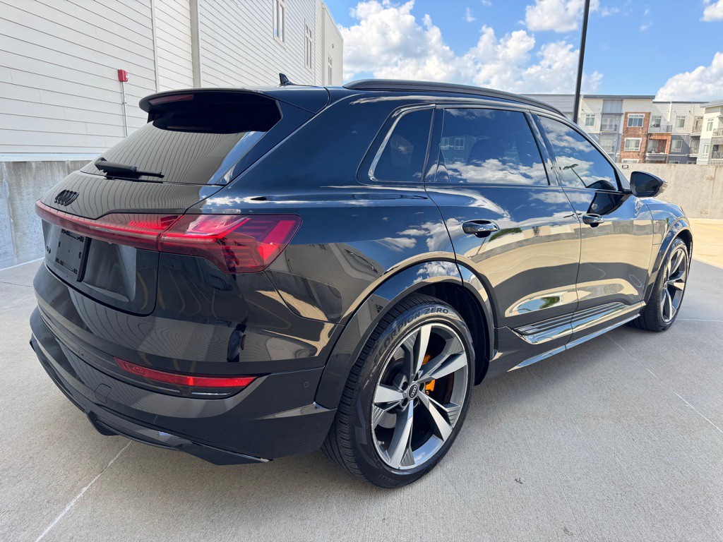 2022 Audi E-tron S Image 5