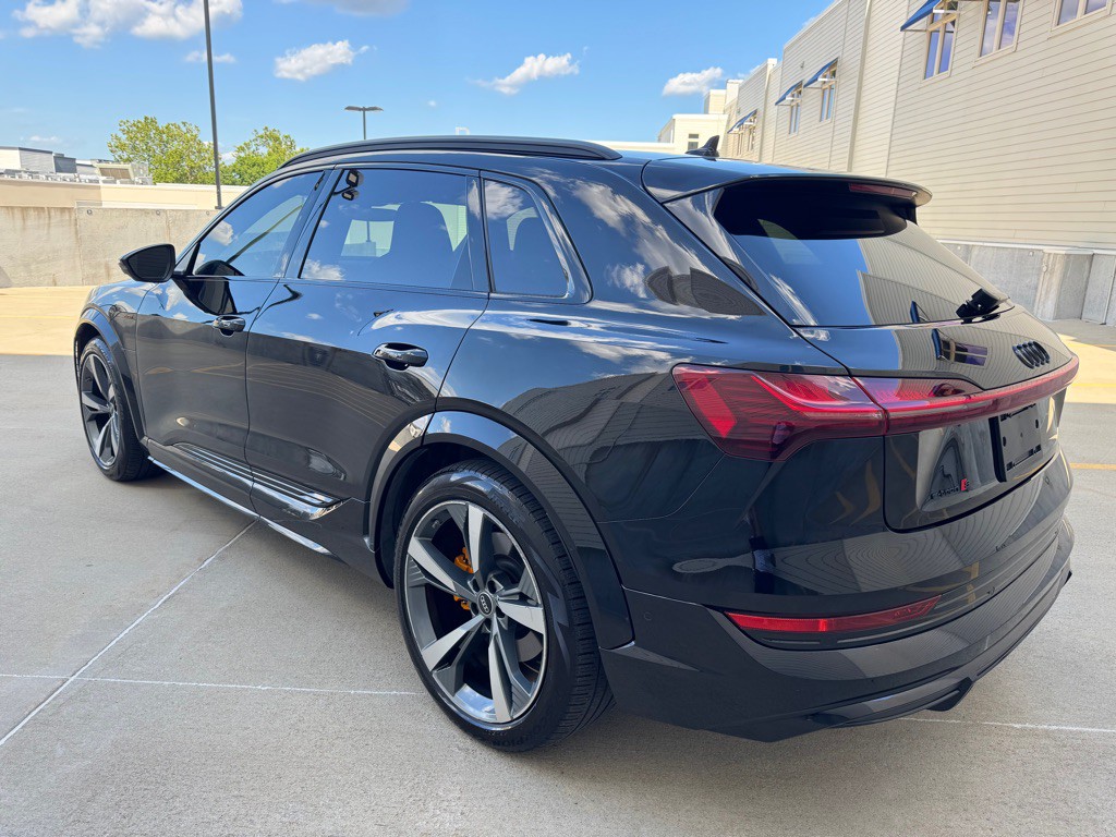 2022 Audi E-tron S Image 7