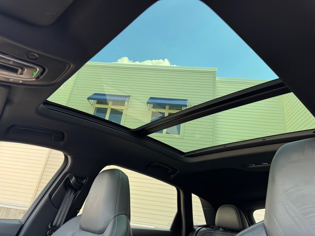 2022 Audi E-tron S Image 12