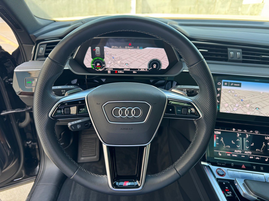 2022 Audi E-tron S Image 13