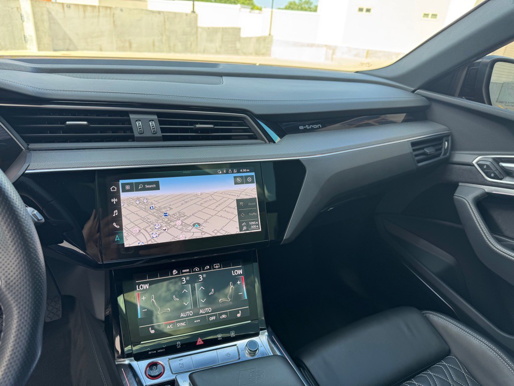 2022 Audi E-tron S Image 15